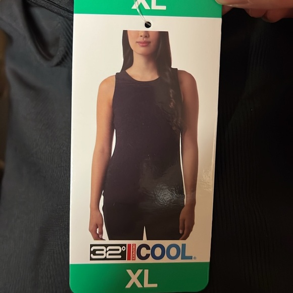 NWT 32 Degrees Cool Women's Tank with Built in Removable Bra Textured Black - Picture 6 of 8